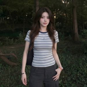 CHENDAYU | Flattering Design Slim Fit Age-Reducing Versatile T-shirt