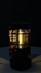 โคมไฟตะเกียง โซล่าเซลล์ โคมไฟ+พัดลม ไฟแคมป์ปิ้ง ไฟวินเทจ 3-in-1 ระบบโซลาร์เซลล์ ชาร์จ Type-C ให้แสงอบอุ่น พกพาสะดวก ใช้ได้ทั้งในเต็นท์และกลางแจ้ง