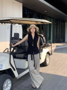 Retro American Black V-Neck Short Sleeve Slim Fit T-Shirt Women Winter Irregular Belted Short Style Shoulder Top