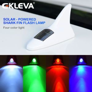 EKLEVA เสาอากาศหูฉลามสำหรับรถพร้อมสัญญาณวิทยุอัตโนมัติไฟแอลอีดีพลังงานแสงอาทิตย์หลังคาทางอากาศป้องกันการชนกันของตกแต่งไฟรถยนต์มีสไตล์กันน้ำ