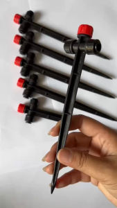 หัวน้ำหยด 8 รู ปรับได้พร้อมขาปัก