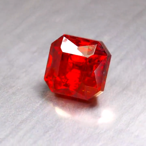 3.92 กะรัต สวยงามตระการตา! พลอยสฟาเลอไรต์สีส้มเพลิง 100% จากธรรมชาติจากสเปน