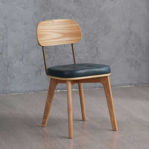 เก้าอี้รับประทานอาหารแบบมีพนักพิงไม้แท้สไตล์ย้อนยุคแบบเรียบง่ายสำหรับบ้านและร้านกาแฟ วัสดุเหล็กกล้า วัสดุหนัง วัสดุไม้