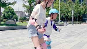 Giầy Trượt 1 Hàng Trẻ Em Tặng Mũ Bảo Vệ Bảo Hộ Tay Chân Có Đèn Phát Sáng Điều Chỉnh Tăng Giảm Được Kícḣ Thước