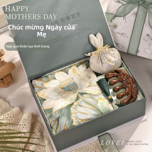 Hộp Quà Kẻ Che Silk Cho Mẹ và Mẹ Chồng