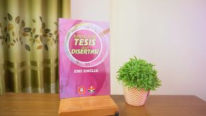 Buku Perguruan Tinggi / Menulis Tesis dan Disertasi – Emilia  / ALFABETA - AB