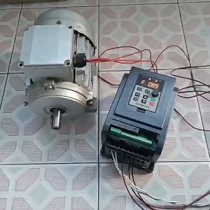 (Djd) JH-S2-2T อินเวอร์เตอร์ความถี่ตัวแปรสากลมินิเฟสเดียว 220V อินพุต 3 เฟส 220V เอาท์พุท 1.5kW