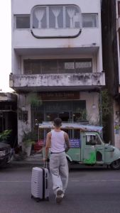 CAGGIONI กระเป๋าเดินทาง รุ่นเวฟ (Wave) C23061 - สีเทา [20นิ้ว/24นิ้ว/28นิ้ว]  วัสดุPP 100% 4 ล้อ ล้อคู่ หมุนได้ 360 องศา ระบบกุญแจล็อค TSA กระเป๋าเดินทางล้อลาก คาจีโอนี่ - Lazada