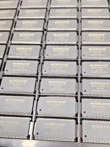 WINBOND 256 IC W9825G6KH-6 IC WINBOND W9825G6KH-6 SDRAM 256M