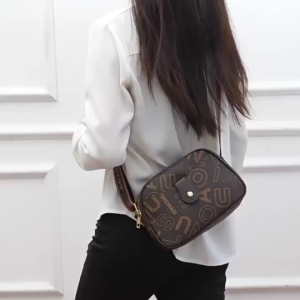 Vintage Letter Print PU Camera Bag Adjustable Wide Printed Strap Women Crossbody Bag For Daily Use