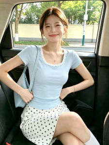 Korean Style Lace Trim U-neck Short-sleeved T-shirt