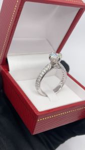 คลิกที่เพชร 2คริธม หมอนเสือแหวน Moissanite ลดลวย 92.5% ชุบทองคำขาว ฝังบ่าข้าง / Ring เสือ Silver 925 พร้อมใบรับรอง GRA