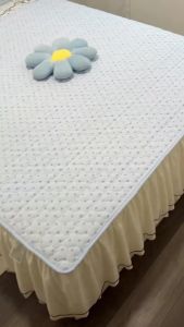 Quilted Ruffled Bed Skirt Mattress Cover Lace Frilled Dust‑Ruffled Bed Protector with Non‑Slip Backing Soft Dot‑Print Bed Wrap