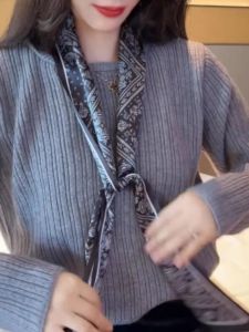Fashionable round Neck Knit Sweater Womens Loose Slimming Long Sleeve Base Shirt Autumn Winter New Style Silk Scarf Matching