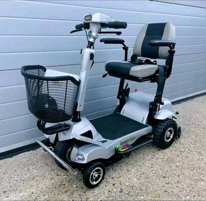 Electric%20mobility%20scooter%20with%20black%20seat%20and%20basket.%20110cm%20length,%2052cm%20width,%2097cm%20height.%20Adjustable%20armrests%20and%20footrest.%20-%20Image%204