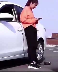 Pompa Ban Mobil Elektrik Portable & Multifungsi Otomatis