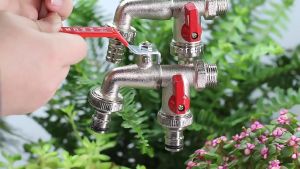 ก๊อกน้ำ 2 หัวหรือก๊อกน้ำ 2 ทาง ก๊อกสนามสองทาง ก๊อกสนาม2ทาง ก๊อก2วาล์ว ก๊อกสองทางต่อท่อประปาจาก 1 ทาง ออกได้ 2 ทาง เปิดปิดง่าย ดีไซด์สวยงาม ก็อกน้ำ สอง ทาง