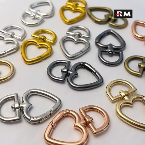Bag Charm Buckle Decorative Buckle Heart-Shaped Plum Blossom Spring Ring Bag Chain Connecting Buckle Hook Buckle Jewelry Doll Rotating Pendant Buckle Clothing Toy Pendant Keychain