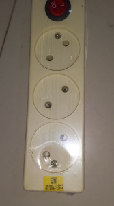 STOP KONTAK GEPENG 3 Lubang + SWITCH- GEPENG + S-S6