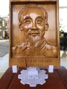 Tranh chân dung Bác Hồ treo tường để bàn trang trí phòng khách(có móc treo).