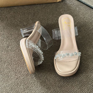รองเท้าแตะส้นสูงแบบสวมสำหรับผู้หญิง ทรงส้นหนาประดับคริสตัลสไตล์ฝรั่งเศส ใส่ไปกลางแจ้งในช่วงฤดูร้อน รองเท้าแตะแบบสวมใส่สบาย รองเท้าส้นสูงแบบโปร่งใส