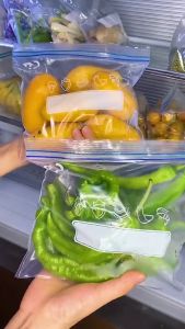 ถุงถุงซิปถนอมอาหารในตู้เย็น ถุงถนอมอาหาร กันน้ำ เข้าไมโครเวฟได้ พร้อมช่องเขียนชื่อและวันหมดอายุ#B-069