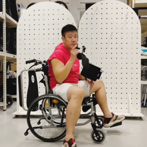 ViN-46A5M-20" Inch Extra Wide Self Propelled Wheelchair Hold Weight Up to 120 kg Washable Cushion Flip-up Armrest Detachable & Ajustable Height Legrest Anti Tipper