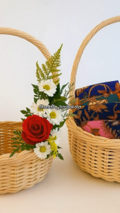 Keranjang Sayur Mayur Rotan / Rattan Estetik Bulat Cembung Bertangkai Warna Natural uk. 20X8 cm