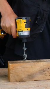 DeWalt DCF887 สว่านขันสกรูไร้สาย 20V แรงบิดสูง 205Nm + แบตเตอรี่2ก้อน&เครื่องชาร์จ งานช่าง-โรงงาน รับประกัน1ปี