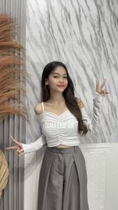 TIARA CROP TOP TSHIRT: Atasan Nyaman & Fashionable