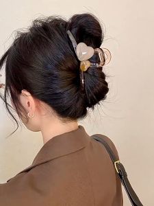 คลิปหนีบกิ๊บหนีบผมรูปหัวใจขนาดใหญ่รูปกิ๊บติดผมของเด็กน่ารักสำหรับเด็กผู้หญิงแบบใหม่คลิปหนีบที่หนีบผมรูปปูของขวัญสุดชิคสำหรับเครื่องประดับผมLarge Heart Shaped Hair Clips Cute Childrens Hair Clips for Girls New Crab Shape Hair Clips Chic Gift for Hair Acce