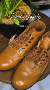 Nukus Sepatu Safety Pria High Boots Tali Kulit Sapi Asli Nukus Coklat Tan - SB 02T