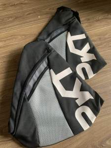 Balo đựng vợt Pickleball chất liệu vải dù đeo chéo