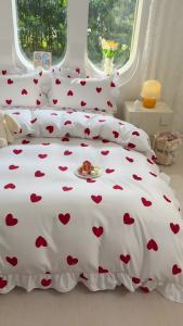 3pcs red heart Duvet Cover Set (1*Duvet Cover + 2*Pillowcase Without Core) ruffles Bedding Set