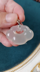 Mặt dây kiểu khánh Khoá Trường Mệnh chất liệu đá Mã Não trắng VIP phong cách bình an viên mãn hm86606F Hoa Minh Gem