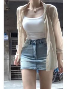 กระโปรงยีนส์เอวสูงสีฟ้าอ่อนสำหรับผู้หญิง ฤดูร้อน 2025 กระโปรงสั้นทรงเอเข้ารูปเอวสูง กระโปรงทรงเอเข้ารูปเอวสูง