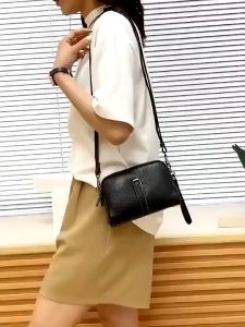 Tas Selempang Bahu Wanita Zeara - Tas Pouch Tangan Wanita Kualitas Premium - Tas Selempang Varian Banyak warna Buat Hp dan Uang - Tas Varian Banyak Warna Yang cocok Untuk Setiap Pakaian Anda Di kegiatan Sehari-hari