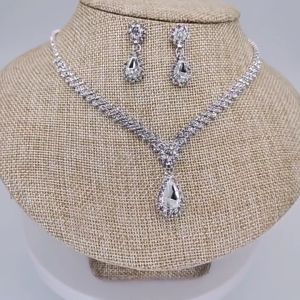 1 Set Kalung Berlian Liontin Wanita Dan Anting Perhiasan Aksesoris Pernikahan Pesta