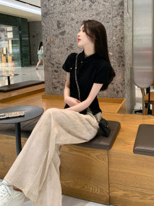 ชุดกีฬาลำลองสองชิ้นสไตล์จีนใหม่สำหรับผู้หญิงในช่วงฤดูร้อนปี 2025 กระโปรงสั้นทรงหลวมเอวสูง แขนสั้น คอตั้ง