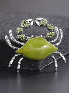 Three-Dimensional Alloy Crab Shape Design Brooch Hairy Crab Pin Clothing Accessories Simple Corsage Decorations