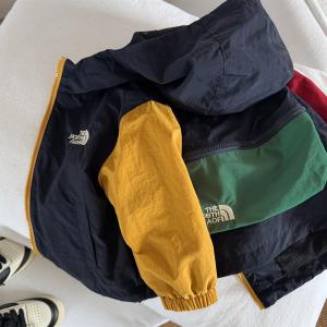 Childrens Lightweight Windproof Jacket Autumn Style Boys Outerwear Polyester Fiber Hooded Zipper Closure Casual Fashionable