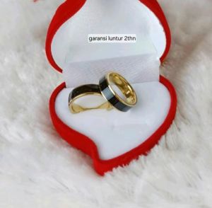 Cincin Couple Titanium List Hitam Antikarat bergaransi Cincin Pasanga Free kotak Love