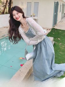 สไตล์ฝรั่งเศส เดนิม เชือกแขวนคอ เดรส ชุดผู้หญิง ฤดูร้อน ความรู้สึกระดับไฮเอนด์ เรียบหรู ชุดผ้าคลุมไหล่กันแดดวันหยุดที่สวยงามสองชิ้น