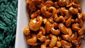 Kacang Mete Varian 6 Rasa 1 Kilogram ( AsinMaduPedasTepungThailand & Wijen )