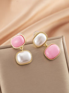 Sweet Pink Asymmetric Geometric Ear Cuffs Luxury French Style Elegant Lady High-End Feelings Mosquito Coil Tray Ear Clips No Piercing