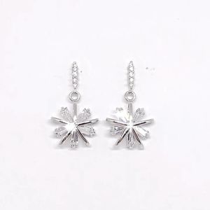 Fyne Fories Let It Snow Earrings ♡ ต่างหู snowflake ประดับ zirconia ♡ fynefories