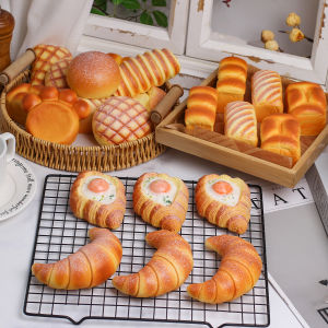 1PCS New Simulation Toast Slow Rebound Decompression Pinch Simulation Bread Holiday Gift Creative Gifts