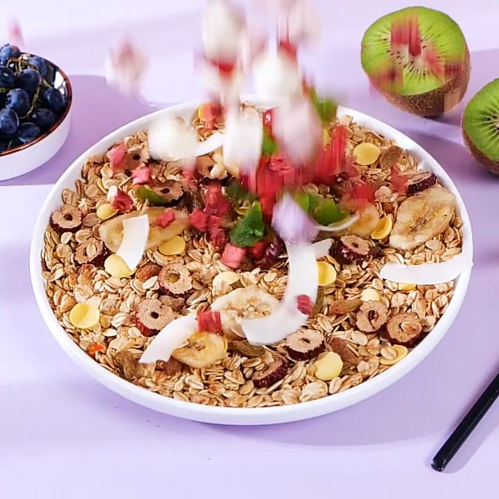 Chia seed cereal diet cereal mixed nuts and fruits oatmeal cereal fruits cereals breakfast food rolled oats canned 500g