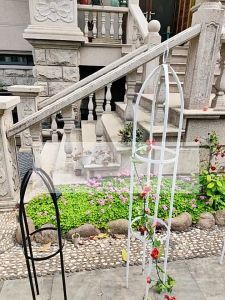 Plant Garden Rack Wrought iron Flower Pot Stand Steel Outdoor Potted Plant Stand Shelf Garden Balcony Garden Plant Support Stick climbing flower stand