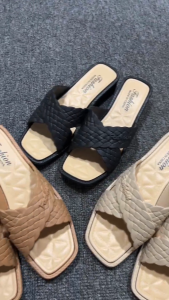 รองเท้าแตะส้นกลางแบบสวมสำหรับผู้หญิง ดีไซน์สายคาดถักแถบหนา ใส่สบาย นุ่ม ไม่กัดเท้า ความสูงส้น 3.5 ซม.